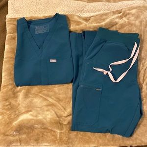 Medium Figs scrub set